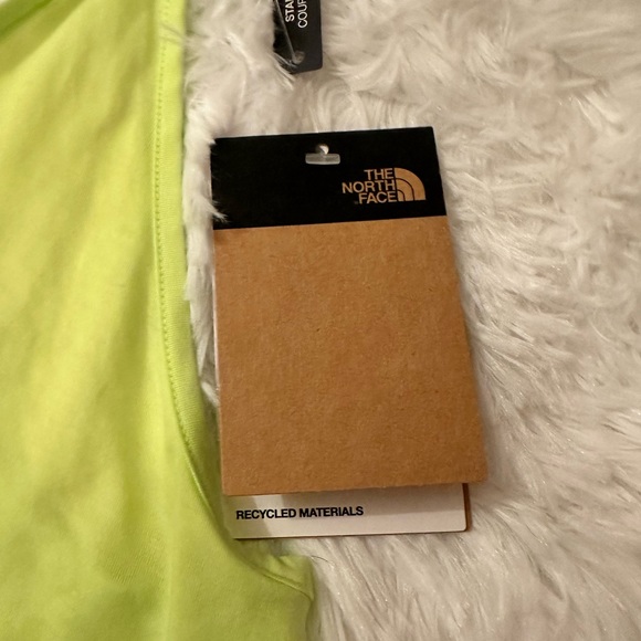The North Face Sharp Green Wander Tank NWT - Picture 3 of 5
